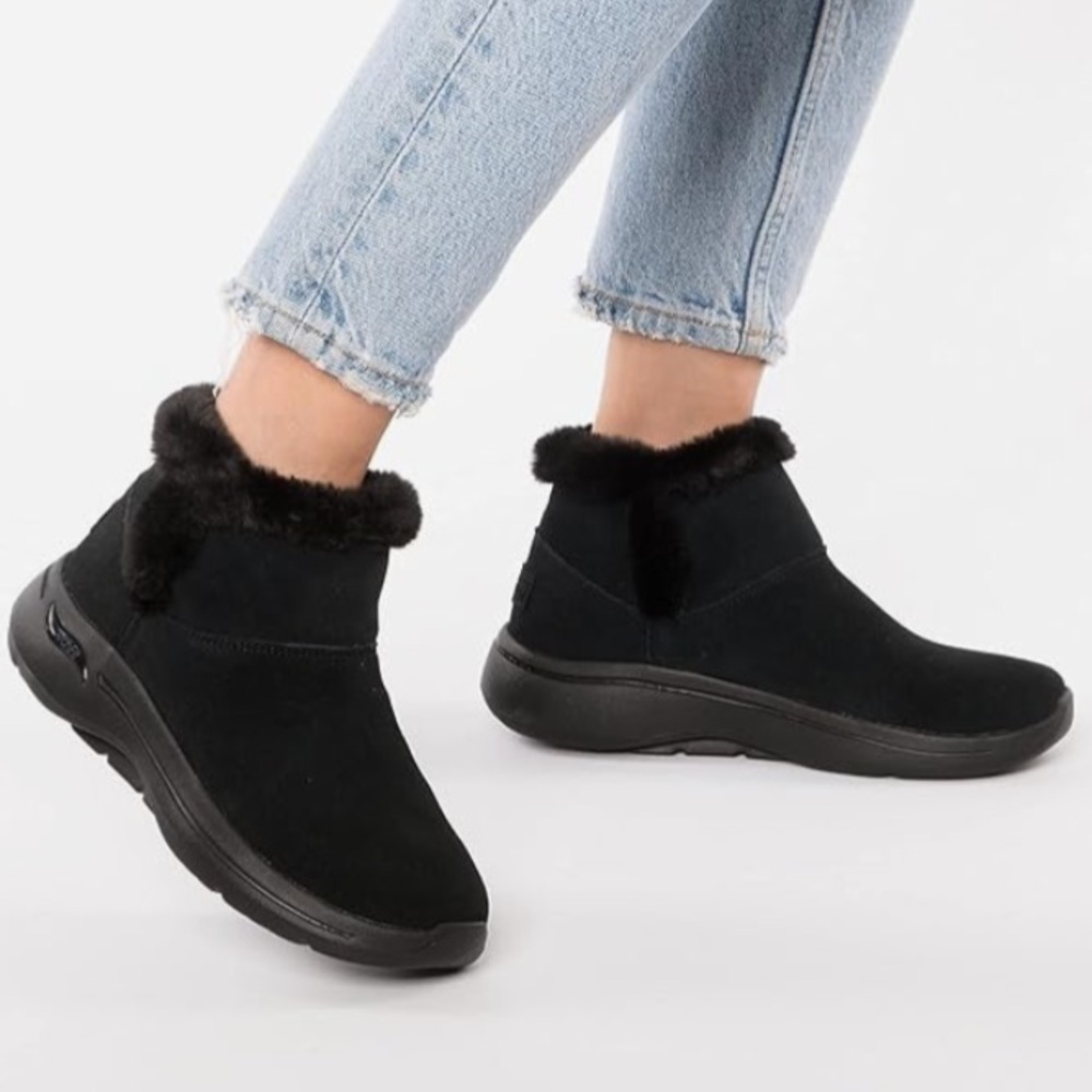 SKECHERS BLACK ENDEAVOR BOOTIES